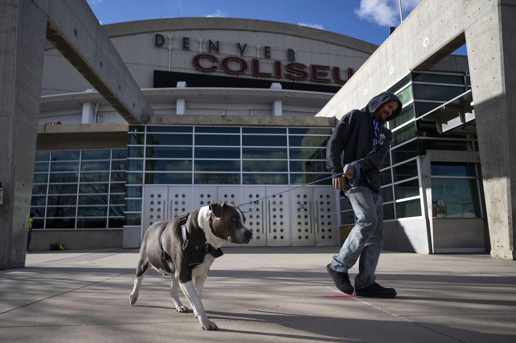 122222-dg-news-DenverColiseumWarmingShelter01.JPG